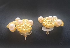 Vintage Richelieu Gold Tone Starfish Seashell White Faux Pearl Earrings