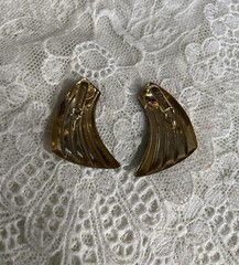 Vintage Black Gold Tone Clip On Earrings Jewelry JMS-22