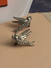 BEAUTIFUL VINTAGE EARLY ART DECO SWALLOW BIRD PASTE POT METAL SCREWBACK EARRINGS