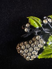 VTG HOLLYCRAFT Rhinestone Brooch Pin Earring Clip Set Green Pear *Read missing*