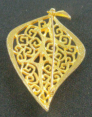 Vintage Lind Gal Leaf Brooch Gold Tone 2.5″ Openwork Textured Filigree Pin