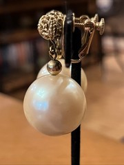 Vintage Napier Huge Pearl Cabochon Filigree Gold Dangle Drop Clip On Earrings