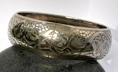 VTG Wide Silver Plate Bangle Bracelet Etched Grapes Vine Leaves Estate