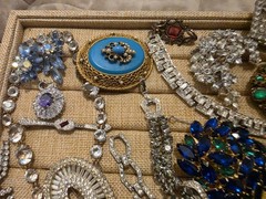 Older Vintage Jewelry 30pcs Lot