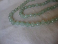 VINTAGE 1970s TAIWAN HANDMADE 10 MM AVENTURINE JADE 32″ ENDLESS BEAD NECKLACE