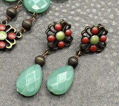 Avon Vintage Green Faux Jade Enamel Pendant Necklace Dangle Earrings Set