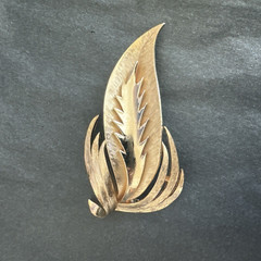 Crown Trifari 1955-1969 Brushed Gold Tone Leaf Signed Pin Brooch