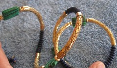 Expandable Spring – Memory Wire. Bangle Bracelet. 3 Rows; Gold Tone Navy Green