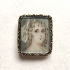 Antique Georgian 15K Gold Miniature Portrait Brooch of Young Woman, Late 18th C