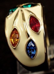 VTG 1980s 18KT HGE CREAM ENAMEL MULTI STONE Dome Cocktail RING Size 10 SIGNED