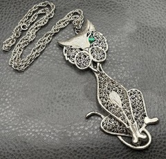 Vintage Silver Tone Filigree Cat Pendant Necklace Green Glass Eye Articulated