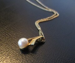 PEARL PENDANT NECKLACE Yellow Gold Tone Elegant Setting 1950s Dainty Tiny Links