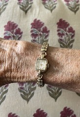 Vintage Elgin Ladies Watch Art Deco Gold Tone 1940 Size Small Stretch Band