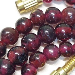 VTG Natural Garnet Graduated Hand Cut Bead Necklace 18.1″ Gold Tone Clasp 25.15g