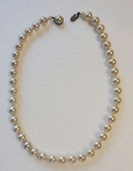 Beautiful Vintage Majorica 10mm Simulated PEARLS (glass core) 18″ Necklace