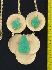 Vtg Faux Jade Glass Gold Tone Textured Disc Runway Necklace About 30″ No Clasp