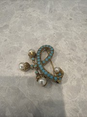 Vintage Gold Tone With Turquoise Stones And Faux Pearl Brooch