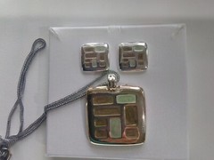 New KC Vintage Signed Silvertone Modernist Earthtone Pendant & Earrings