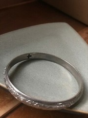 Vintage Floral Repousse Hollow Silvertone Bangle Bracelet – 2.5 inches across in