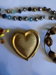 NICE LOT OF VINTAGE JEWELRY-HEART SCARF CLIP, 12K GOLD FILLED, GLASS BEADS &