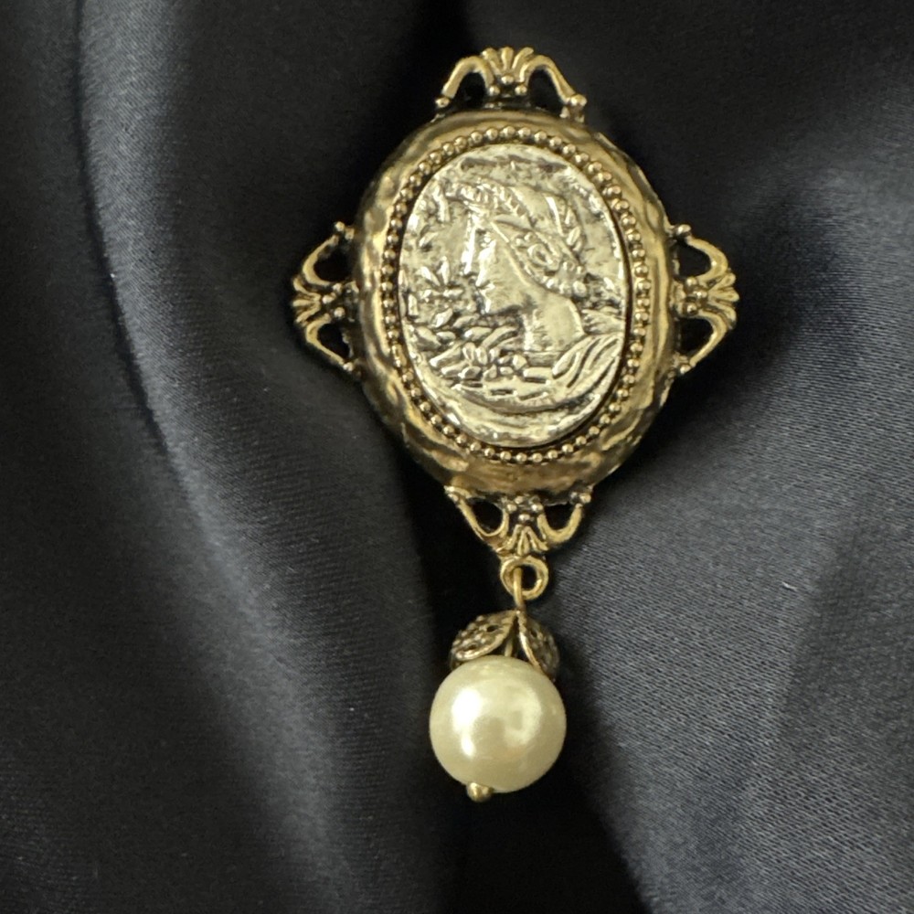 Vintage Gold Tone Cameo Dress Clip Faux Pearl Dangle . Estate Jewelry 1940
