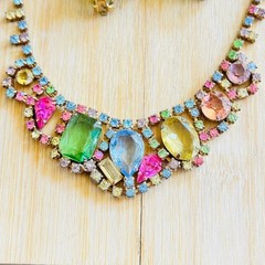 VTG Pastel Matching Set Brooch Pin Earrings Necklace Rhinestone Colorful 50s