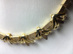 1960 Necklace Choker Collar Textured Gold Tone Leaf Thistle NN32
