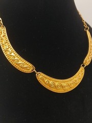 AVON 1987 ROMAN RICHES bold goldtone raised scroll beads designs collar necklace