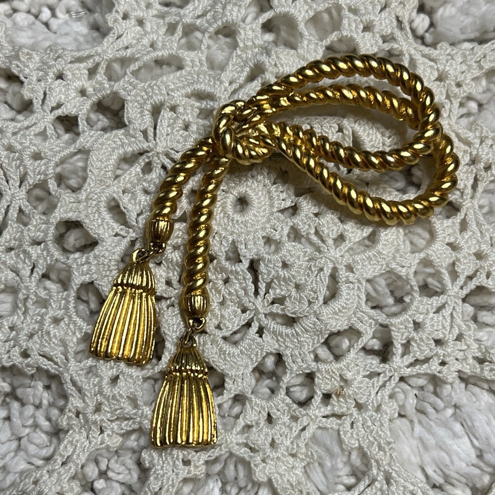 Vintage Avon Decorative Tassel Pin Brooch Gold Tone Knotted Rope Unsigned