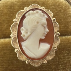 Vintage 14k Yellow Gold Carved Shell Oval Portrait Lady Cameo Ring ~ Size 6