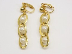VTG Avon Earrings Dangle Faux Pearl Clip On Gold Tone Triple Chain Link D2564