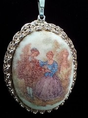 Pendant Necklace Brooch Set Vintage Germany Courting Scene 21 In Gold Tone Chain