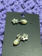 Vtg Clear Rhinestone Flower Faux Pearl Drop Dangle Earrings Silvertone 7/8 inch