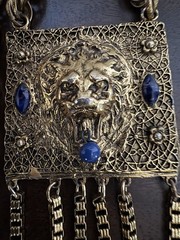 EDLEE Lion Necklace Vintage Gold Chain Blue Eyes Dangle Tassel Estate Jewelry