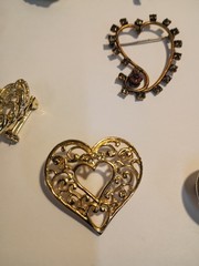 Women’s Heart Brooches ! Mixed Lot (13pc) Enamel Rhinestone Gold/Silver