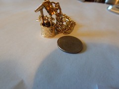VTG 1980S CHARM BRACELET WISHING WELL GOLD TONE