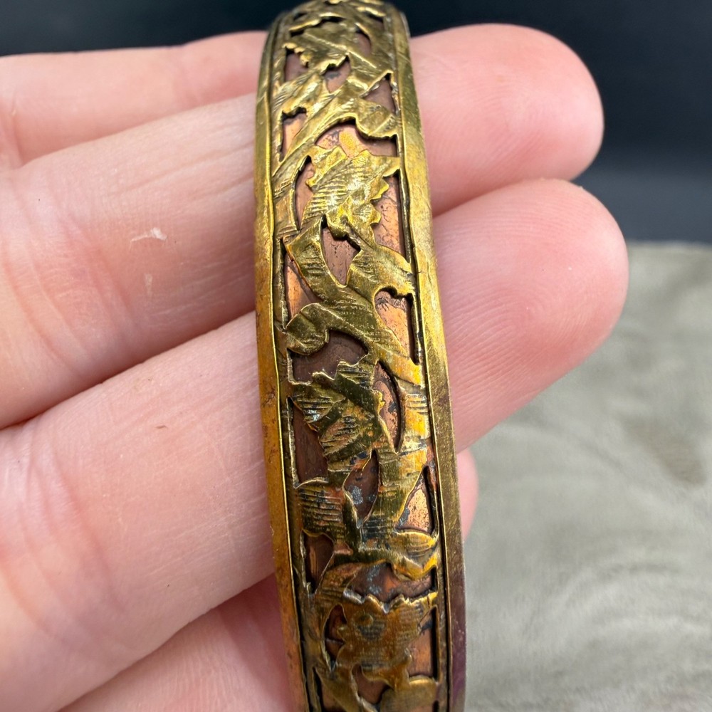 Vintage Bangle Bracelet Gold Tone 8.5”