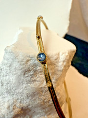 18k Yellow Gold Textured Bangle Bracelet W/ Purple Cabochon Gemstones
