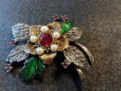 Vintage 1992 AVON Silver Tone Christmas Poinsettia Brooch and Earrings Set