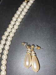 2 Vintage Unbranded Pearl Necklace & Pierced Earring Sets Choker Gold Tone