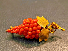 ANTIQUE VICTORIAN CORAL GRAPE BUNCH BROOCH-GILDED 800-FRUIT