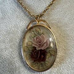 Vintage Victorian Cameo-Style Rose Floral Pendant Necklace Gold Tone 23” Chain