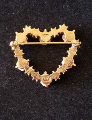 Avon JJJ Signed Pink Roses Multi Color Rhinestones Heart Wreath Gold Brooch