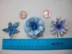 ViNTaGE 3 PiEcE MeTaL ENaMeL **BLUES/RHINESTONE** FLoWeR PiN CoLLeCTiOn / LoT