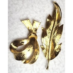 All Signed Brooches 5 Pc Lot Leaves Wreath Circle Napier JJ Gerry’s Goldtone