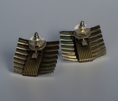 Vtg Industrial Modernist Wrapped Ribbed Brass & Alloy Square Post Earrings 16.5g