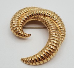 Monet Large Swirl Brooch 2.25in Gold Tone Ribbed Textured Spiral Estate Pin