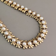 Vintage Faux Pearls Collar Necklace White Brushed Gold Tone 15.5″