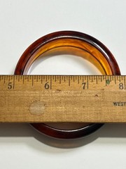 Thick BAKELITE VINTAGE 50’S Prystal Ice Tea Apple Juice Bracelet 7/8 inch tall