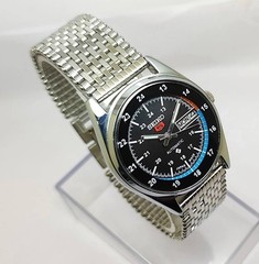 Vintage Seiko 5 Automatic Men’s Wrist Watch, Day,Date Stainless steel band